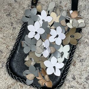 STUNNING LEATHER FLORAL CROSSBODY BAG